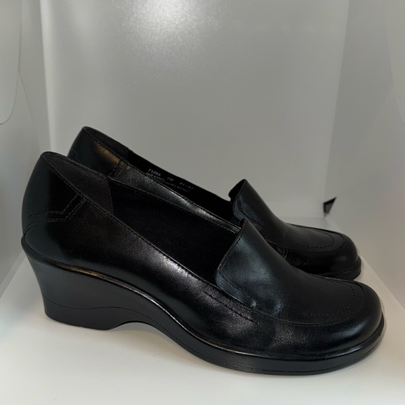 Clarks Black Leather Loafer Wedge Women’s Size 7 - Picture 1 of 11